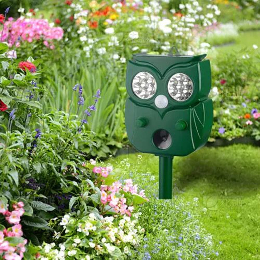 Skunovaxo Solar Motion Activated Skunk & Pest Deterrent