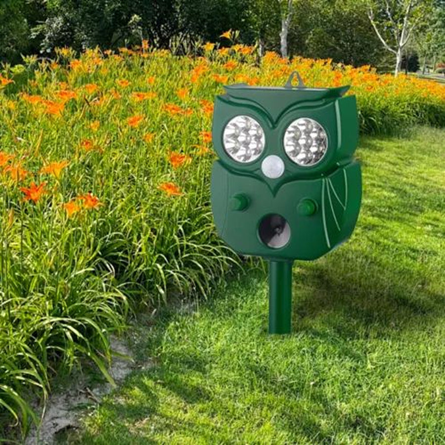 Skunovaxo Solar Motion Activated Skunk & Pest Deterrent